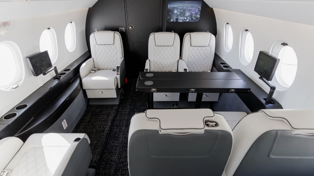 Dassault Falcon 2000LX N107RG