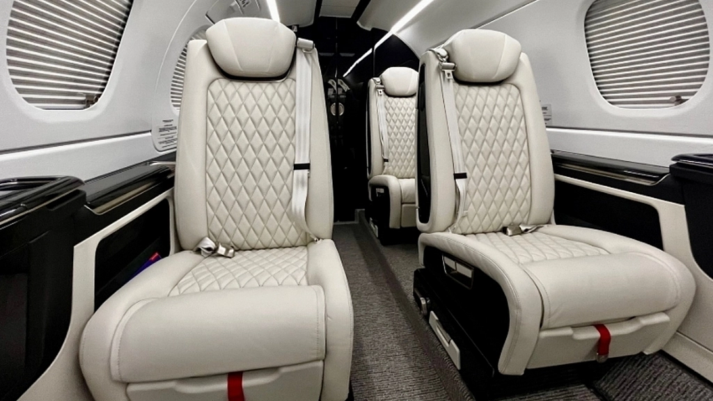 Embraer Phenom 300E OK-ELA