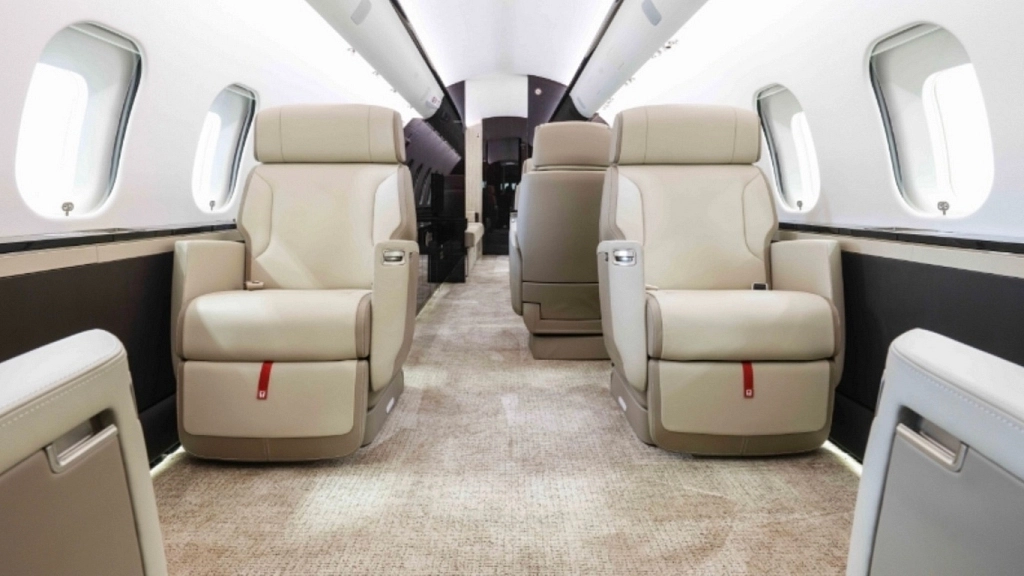 Bombardier Global 5500 N75JJ