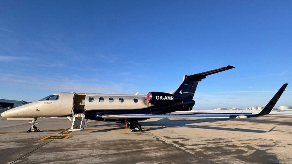 Embraer Phenom 300 OK-AMR