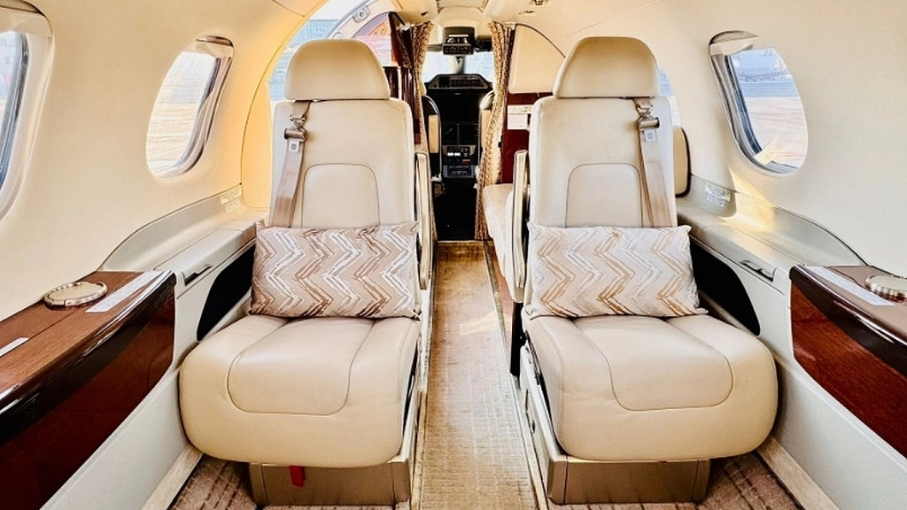 Embraer Phenom 300 OK-AMR
