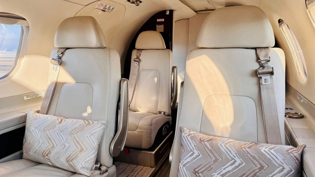 Embraer Phenom 300 OK-AMR
