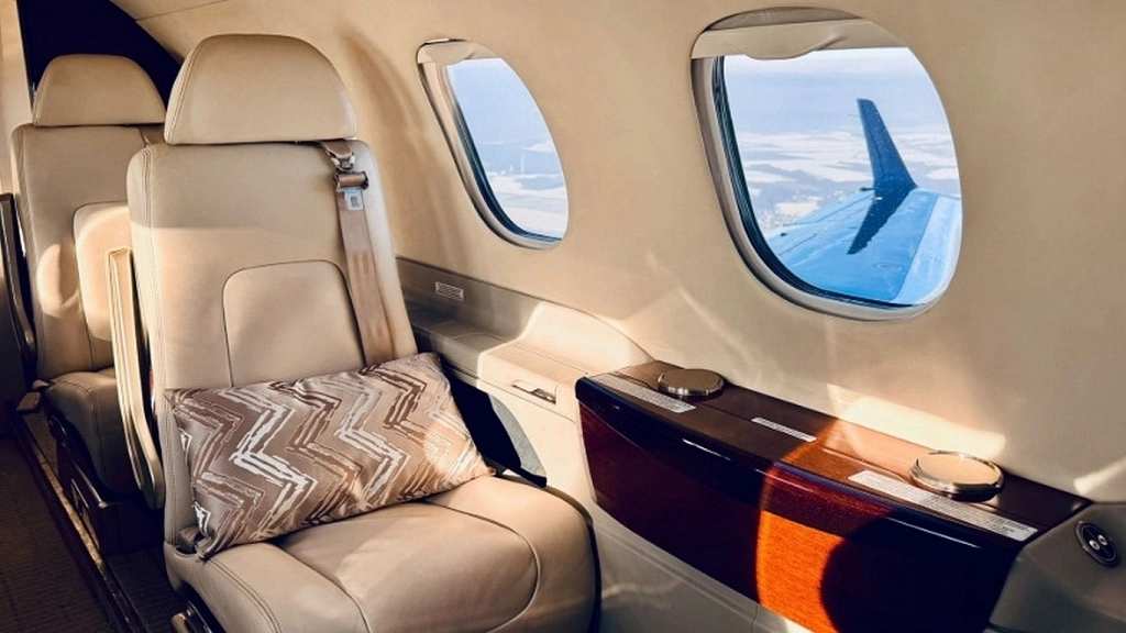 Embraer Phenom 300 OK-AMR