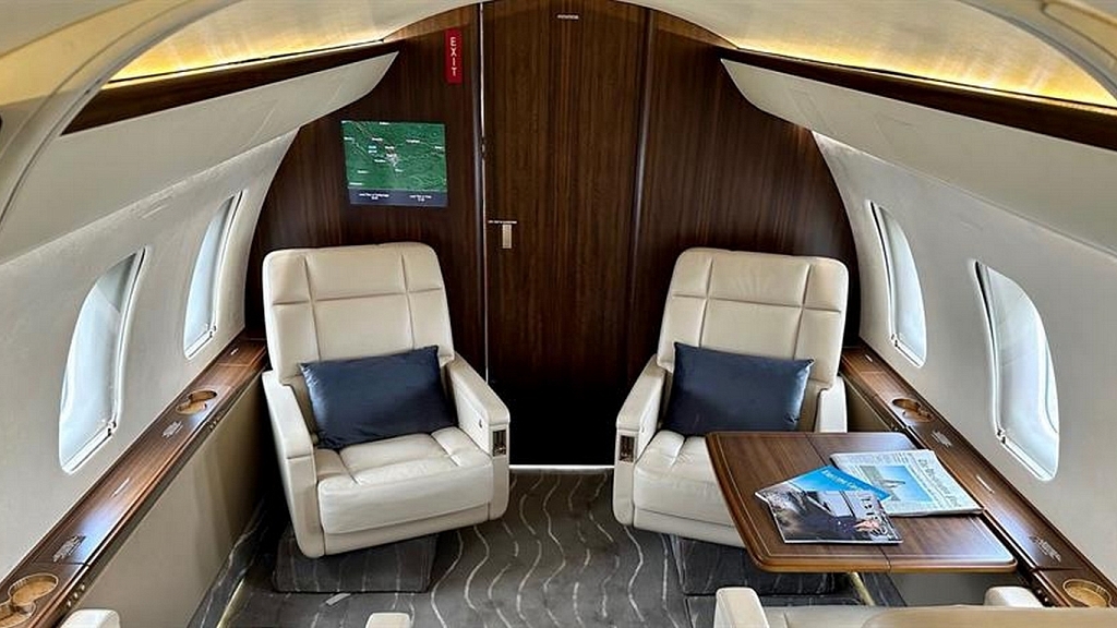 Bombardier Challenger 605 9H-ALD