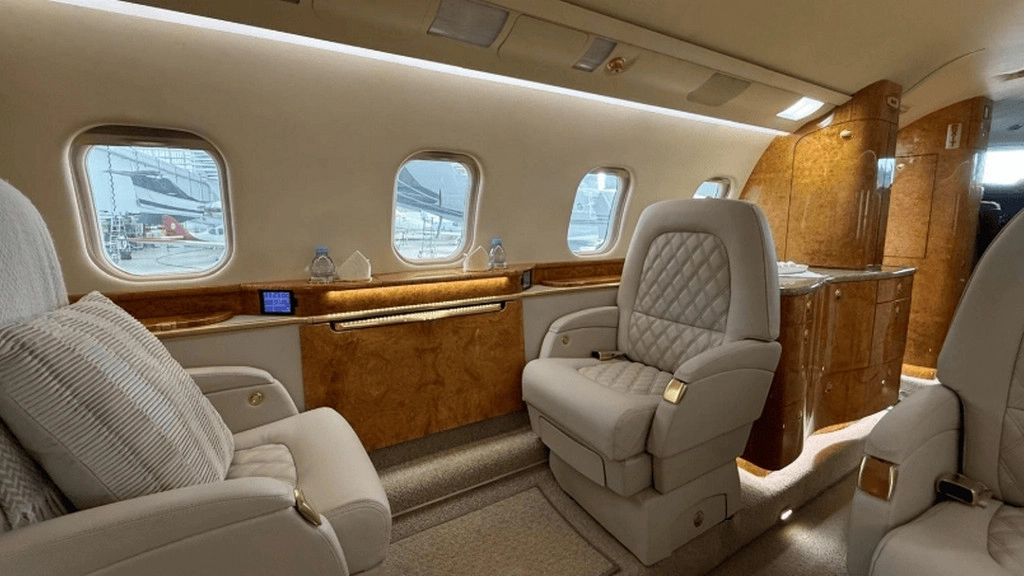 Bombardier Learjet 60XR SP-OVO