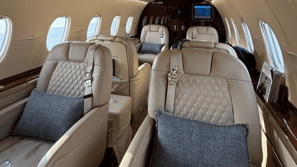 Hawker 4000 VT-KVR