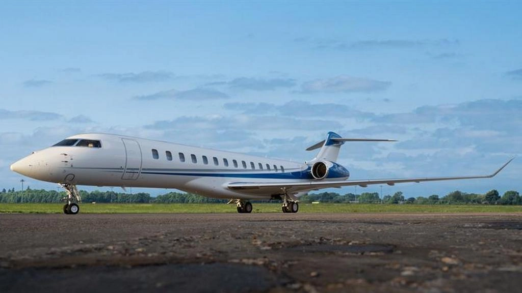 Bombardier Global 7500 G-HNEY