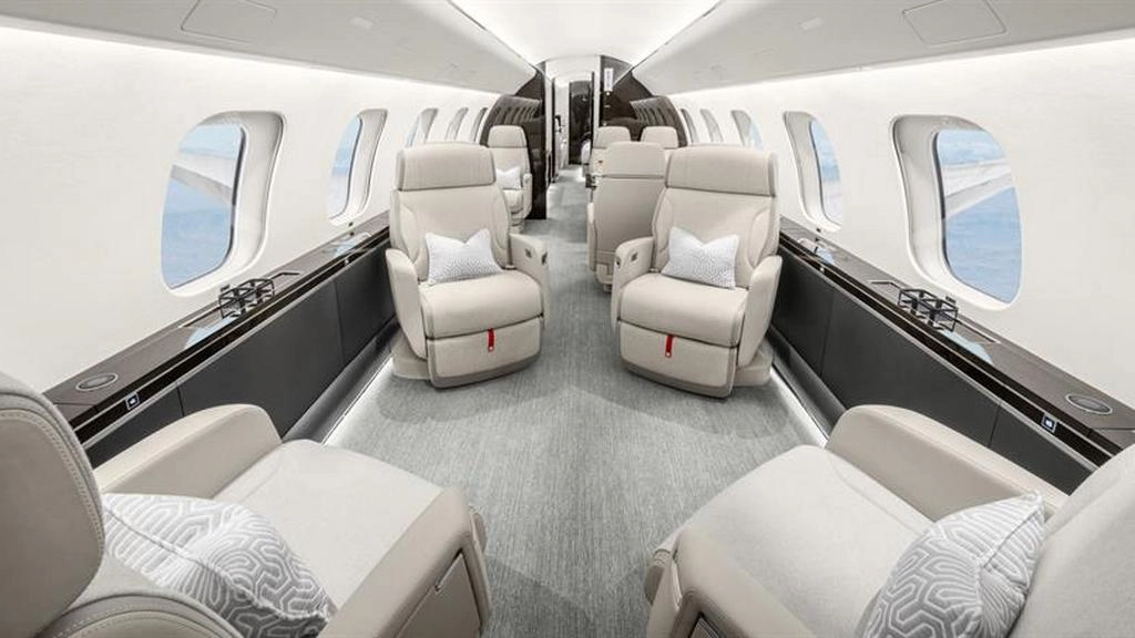 Bombardier Global 7500 G-HNEY