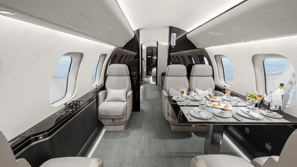 Bombardier Global 7500 G-HNEY