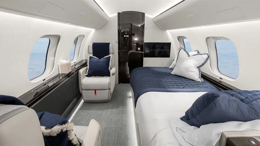 Bombardier Global 7500 G-HNEY