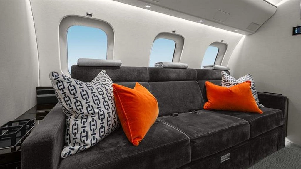 Bombardier Global 7500 G-HNEY