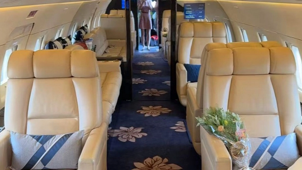 Bombardier Challenger 604 B-7697