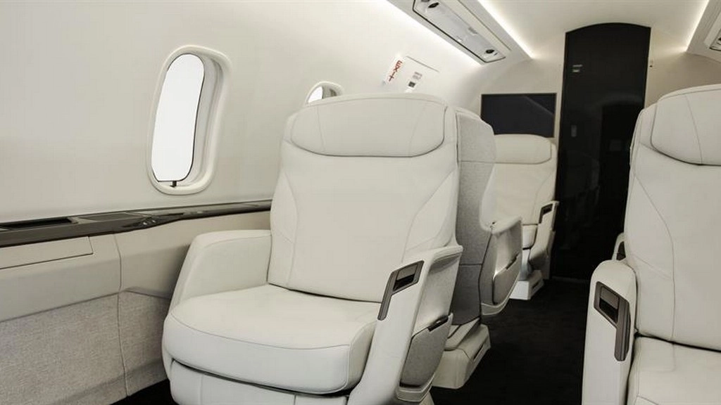 Bombardier Challenger 3500 N90LG