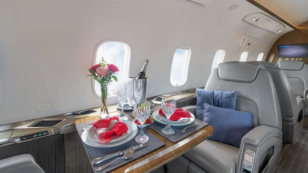 Bombardier Challenger 350 N350HJ