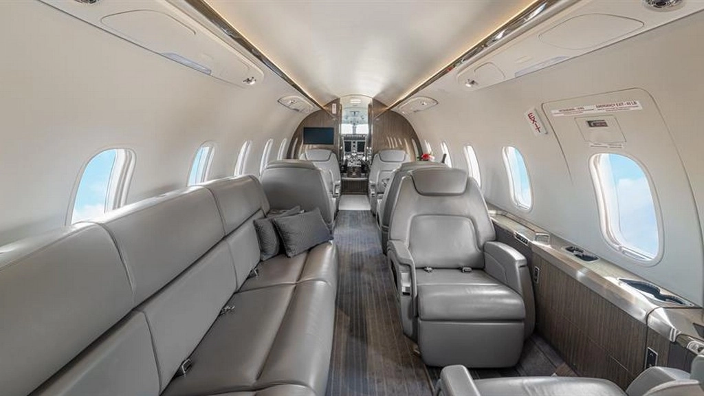 Bombardier Challenger 350 N350HJ