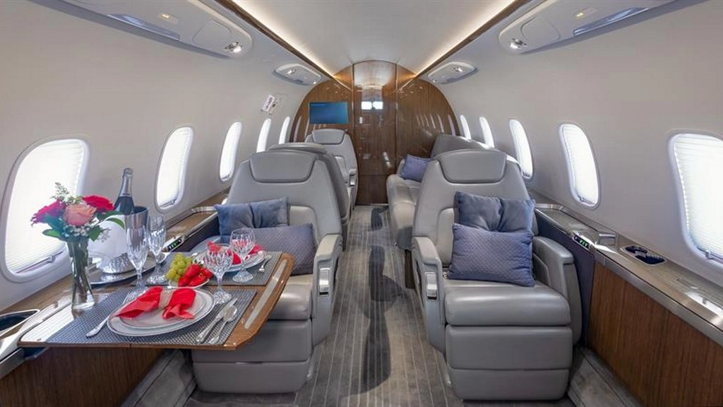 Bombardier Challenger 350 N350HJ