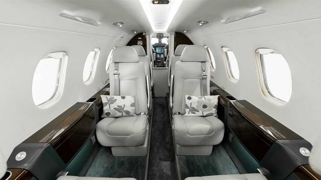 Embraer Phenom 300 G-ZENG
