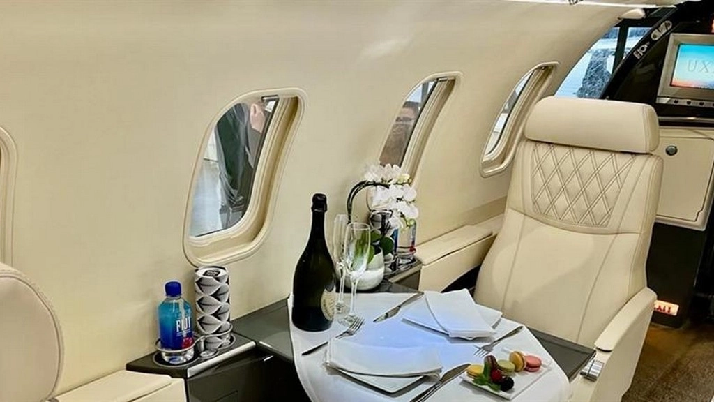 Bombardier Learjet 40 G-UXLA