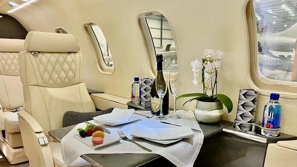 Bombardier Learjet 40 G-UXLA