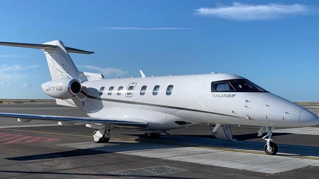 Embraer Phenom 300 LX-FBC