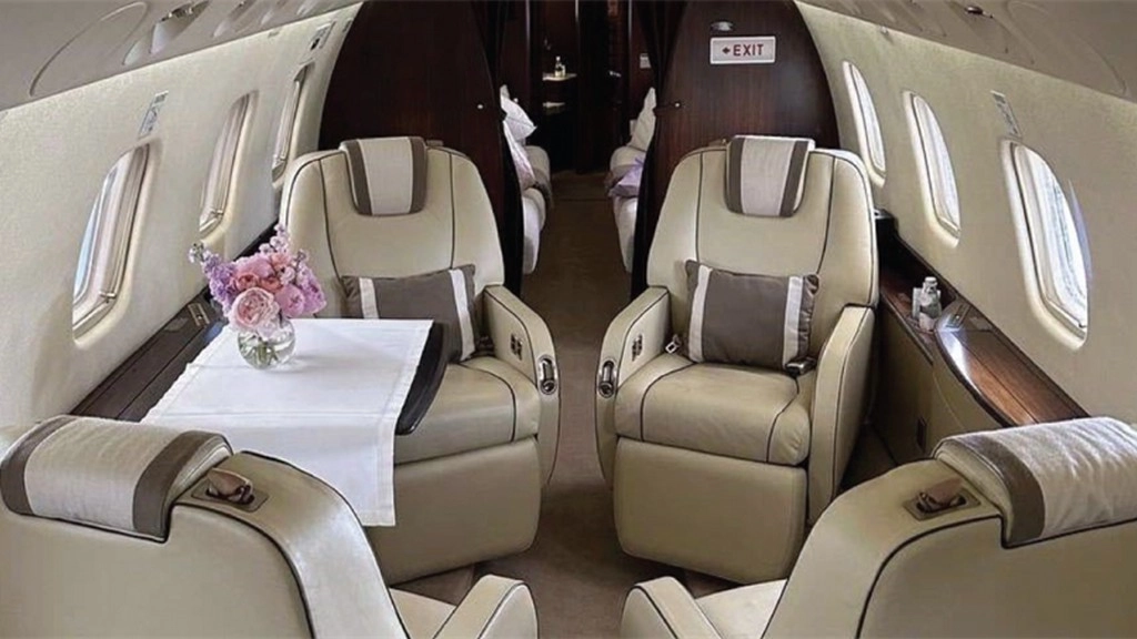 Embraer Legacy 650 A6-AFO