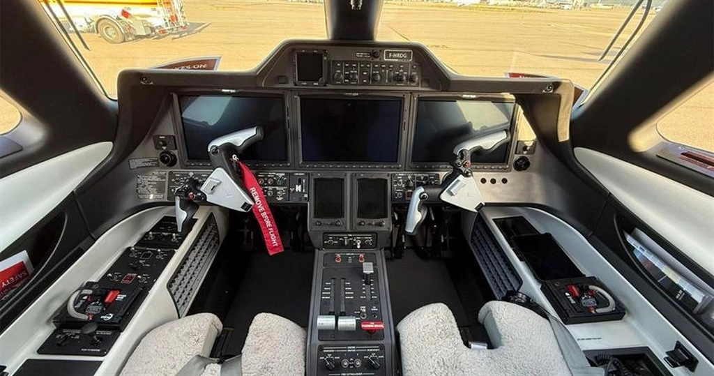 Embraer Phenom 300E F-HRDG