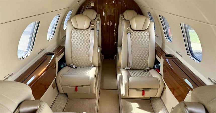 Embraer Phenom 300E YR-DDN