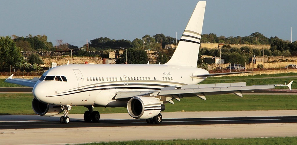 Airbus 318 Elite A6-CAS