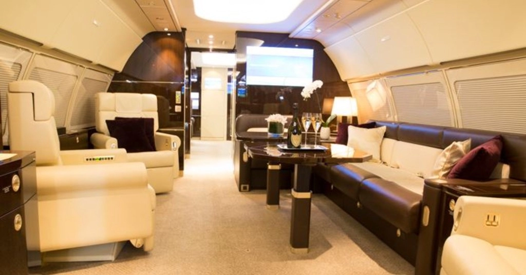 Airbus 318 Elite A6-CAS