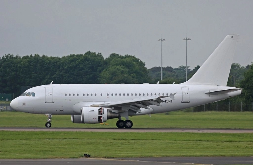 Airbus 318 Elite G-EUNB