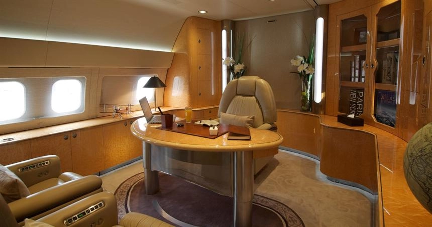 Boeing 767-200 VIP P4-CLA