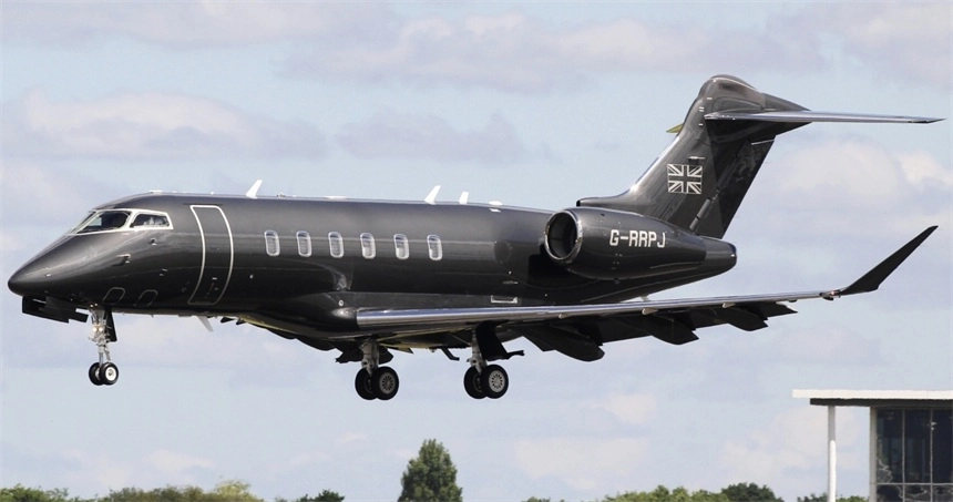 Bombardier Challenger 3500 G-RRPJ