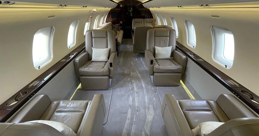 Bombardier Challenger 605 9H-AZZA
