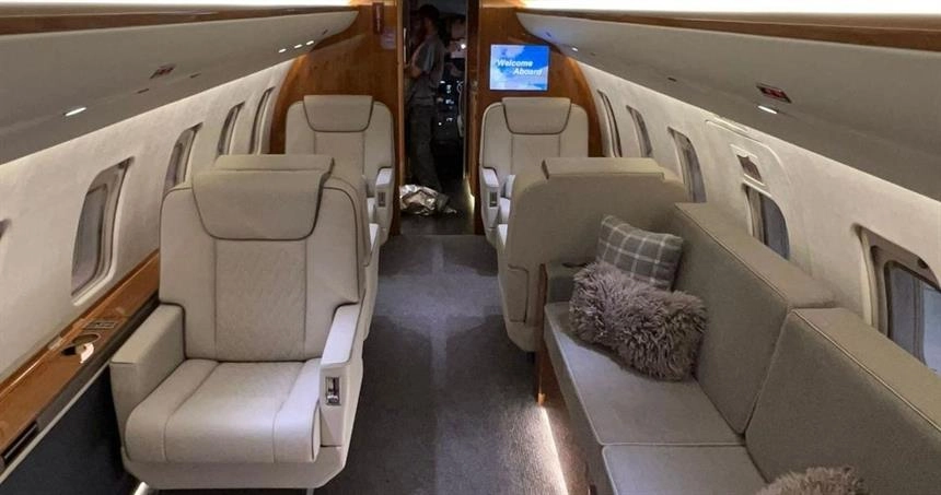 Bombardier Challenger 604 T7-SAHIN