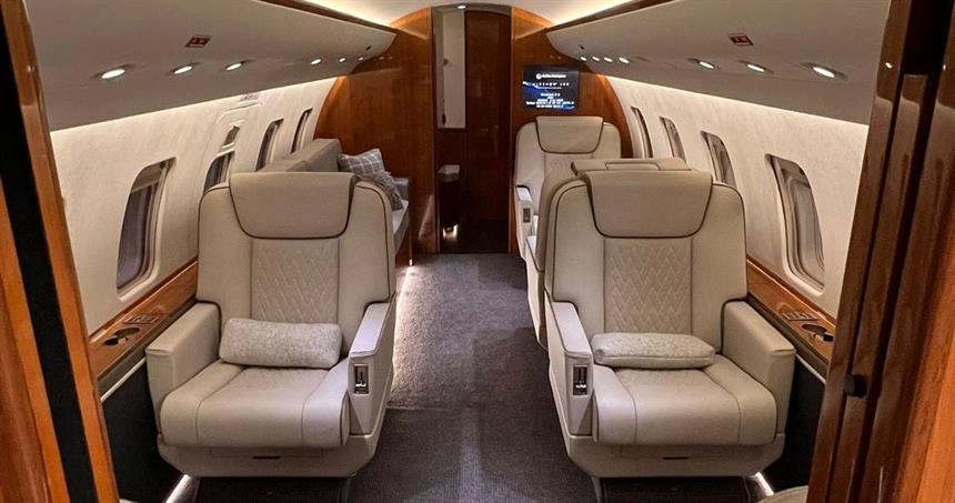 Bombardier Challenger 604 T7-SAHIN