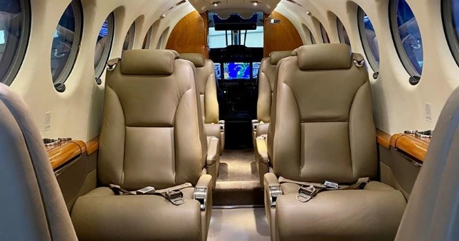 Beechcraft King Air 350i N725TR