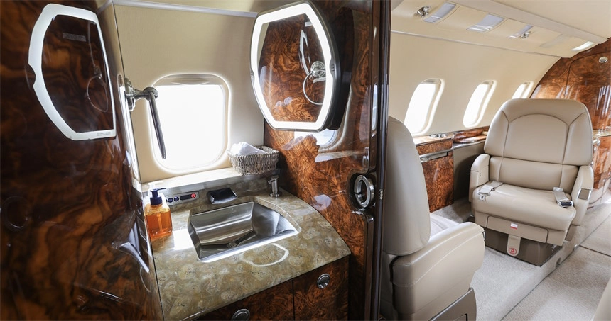 Bombardier Learjet 60XR SP-MSI