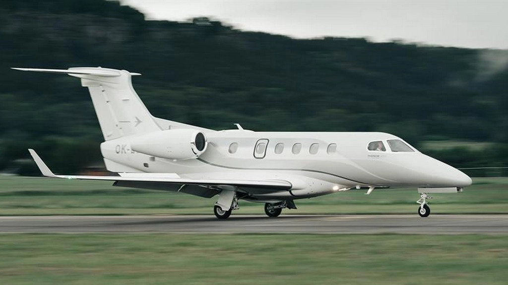 Embraer Phenom 300E OK-ELD