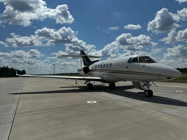 Hawker 850XP EW-579PP