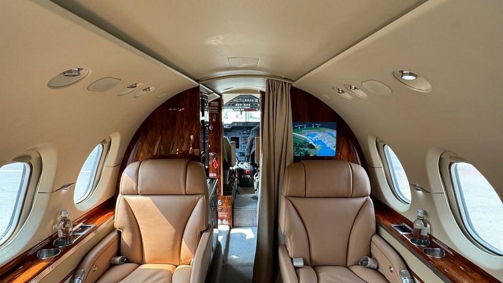 Hawker 850XP EW-579PP