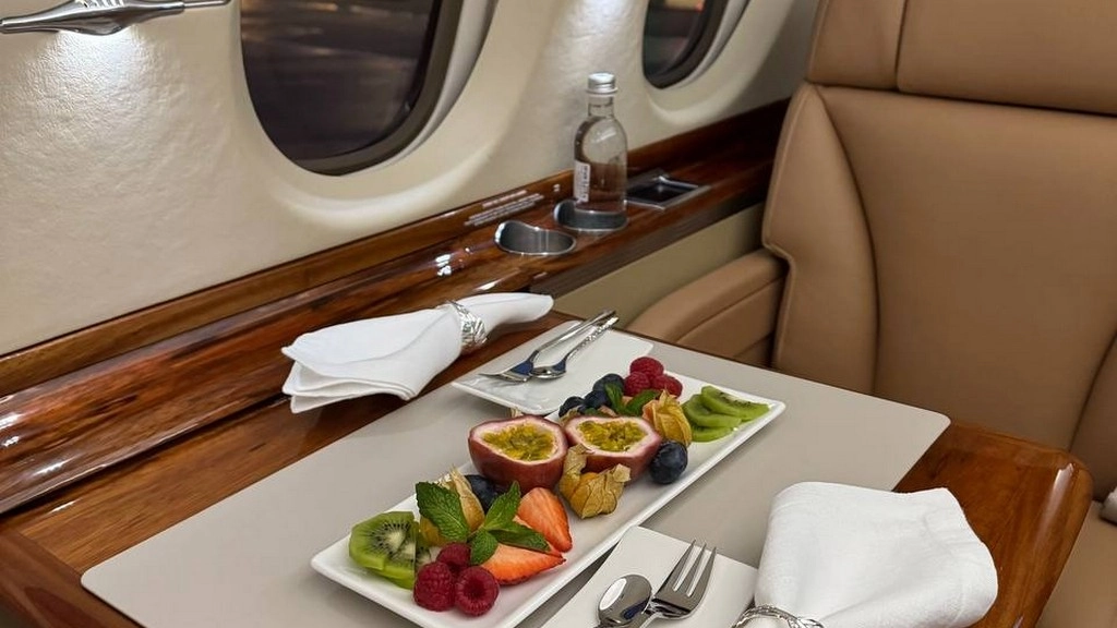 Hawker 850XP EW-579PP