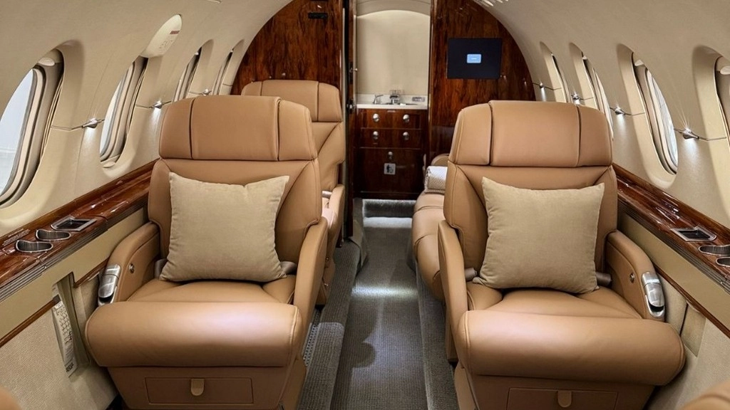 Hawker 850XP EW-579PP