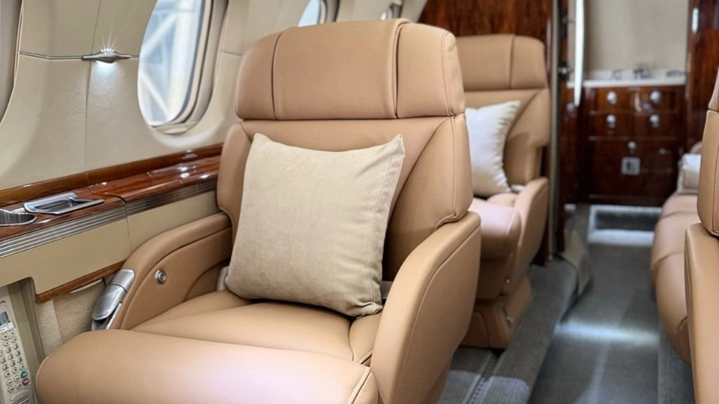 Hawker 850XP EW-579PP