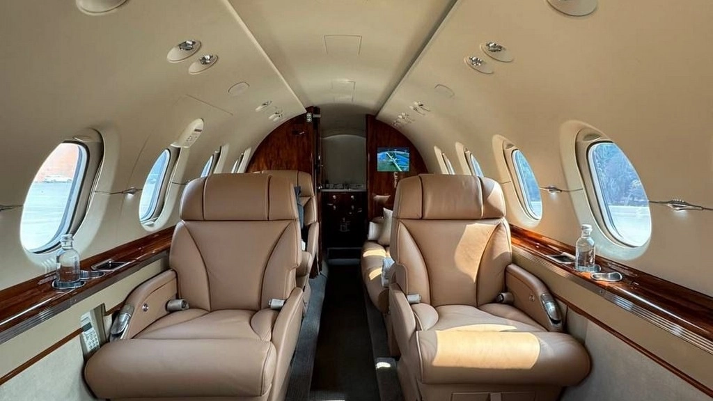 Hawker 850XP EW-579PP