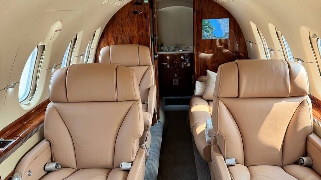Hawker 850XP EW-579PP