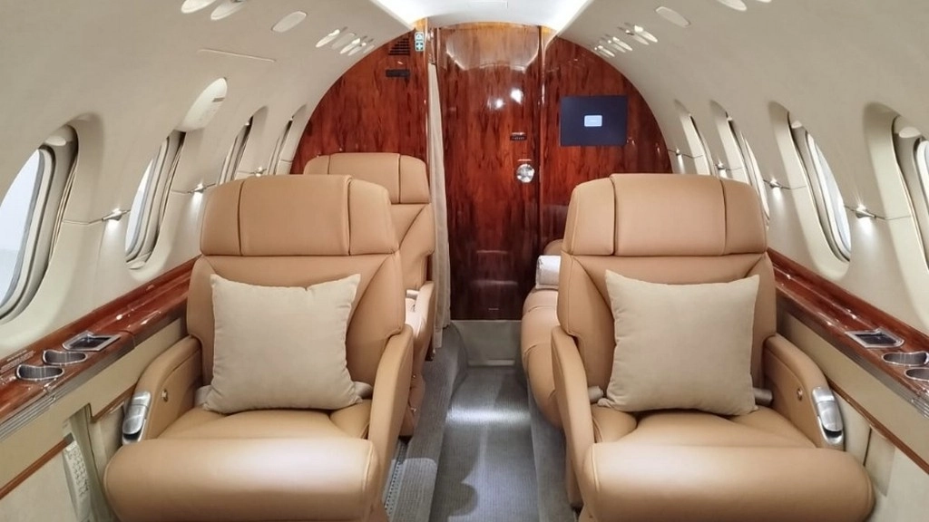 Hawker 850XP EW-579PP
