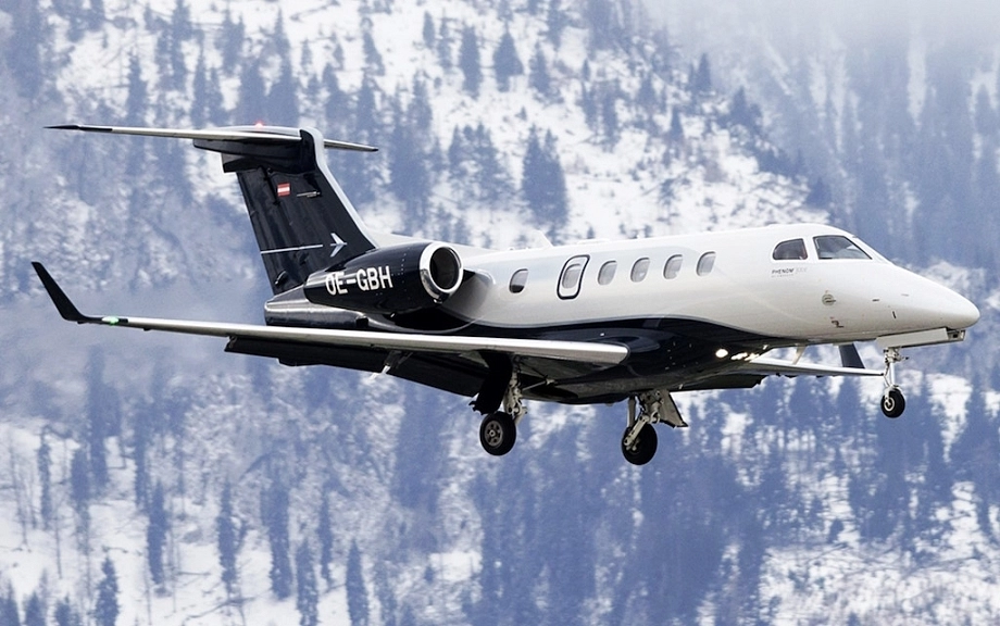 Embraer Phenom 300E OE-GBH