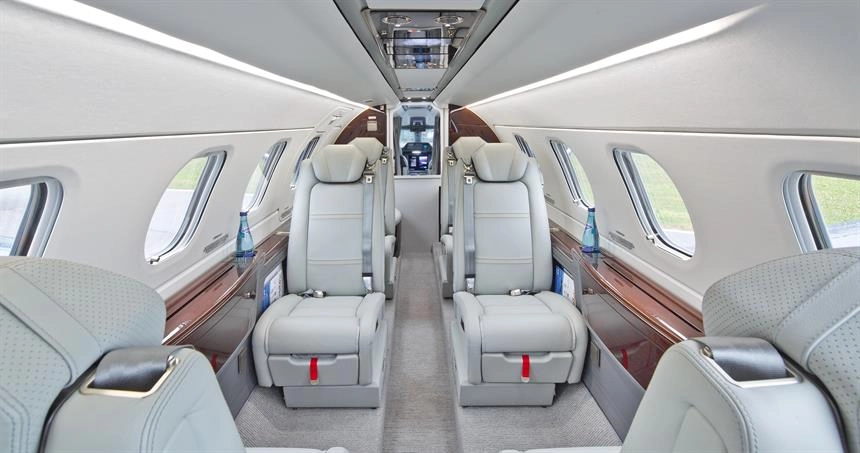 Embraer Phenom 300E OE-GBH