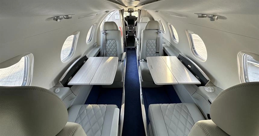 Embraer Phenom 300 HA-EMA