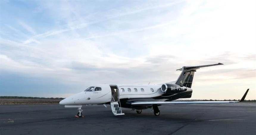 Embraer Phenom 300E 9H-FLYIN